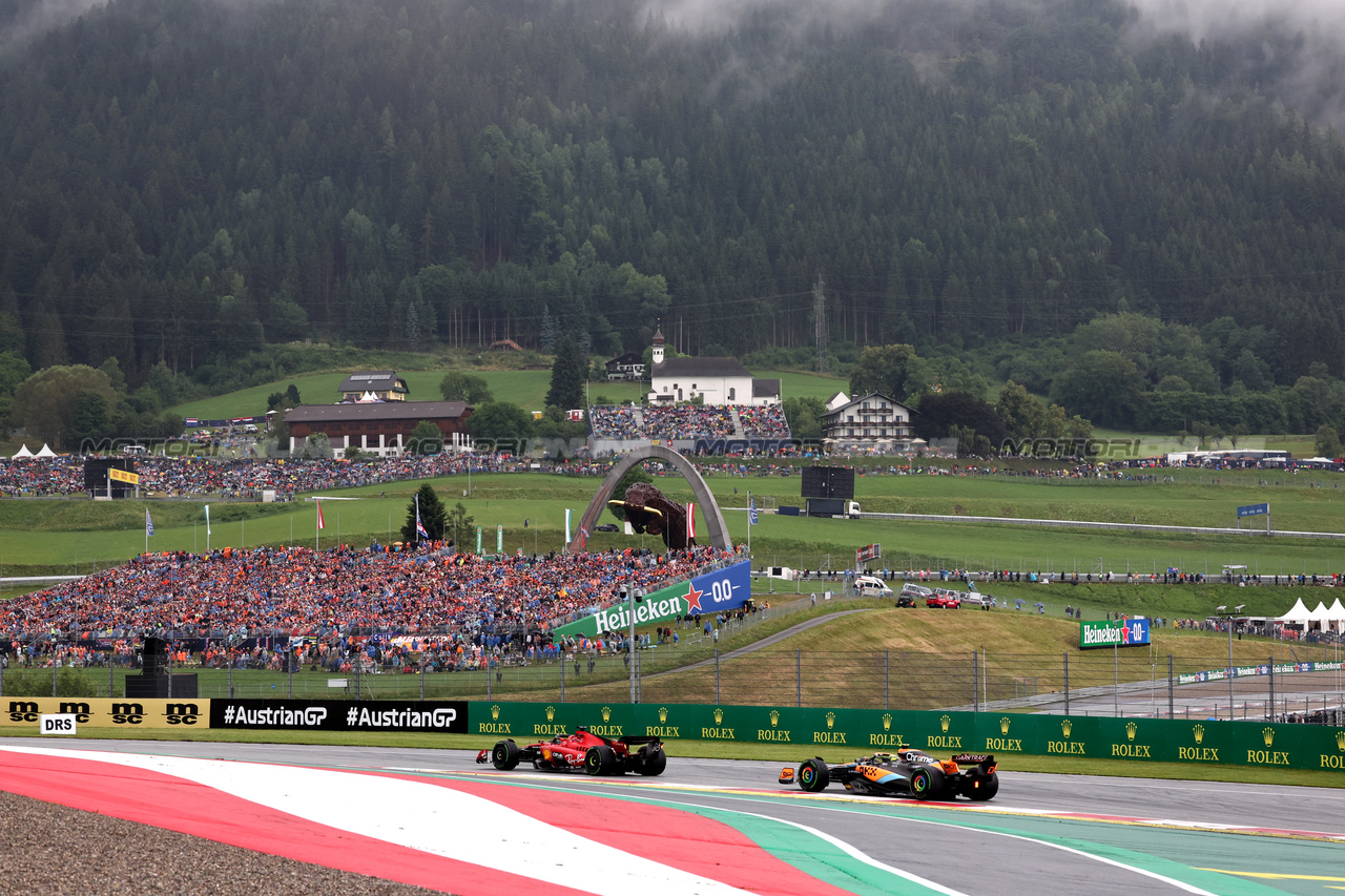 GP AUSTRIA, Charles Leclerc (MON) Ferrari SF-23 davanti a Lando Norris (GBR) McLaren MCL60.

01.07.2023. Formula 1 World Championship, Rd 10, Austrian Grand Prix, Spielberg, Austria, Sprint Day.

- www.xpbimages.com, EMail: requests@xpbimages.com © Copyright: Moy / XPB Images
