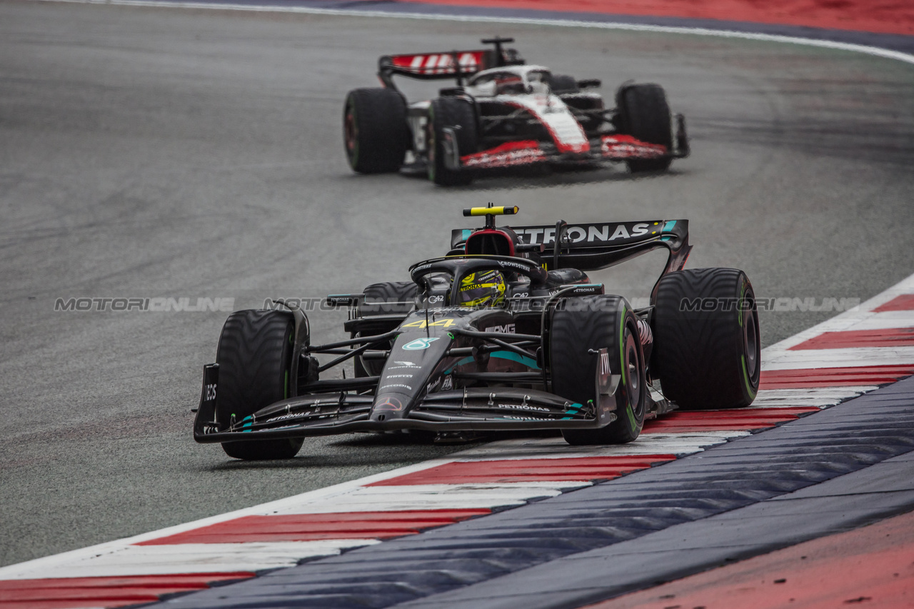 GP AUSTRIA, Lewis Hamilton (GBR) Mercedes AMG F1 W14.

01.07.2023. Formula 1 World Championship, Rd 10, Austrian Grand Prix, Spielberg, Austria, Sprint Day.

- www.xpbimages.com, EMail: requests@xpbimages.com © Copyright: Bearne / XPB Images