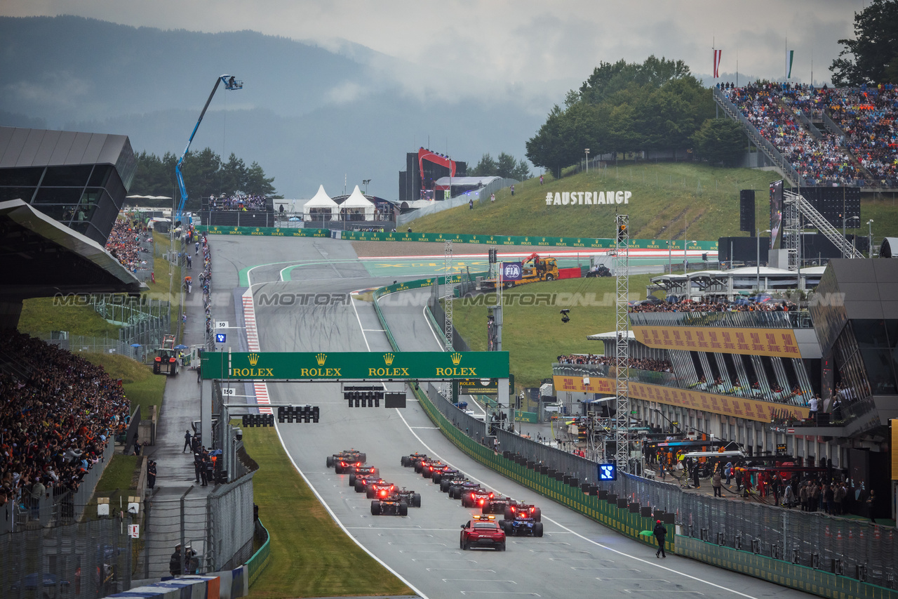 GP AUSTRIA, The partenza of the Sprint race.

01.07.2023. Formula 1 World Championship, Rd 10, Austrian Grand Prix, Spielberg, Austria, Sprint Day.

- www.xpbimages.com, EMail: requests@xpbimages.com © Copyright: Bearne / XPB Images