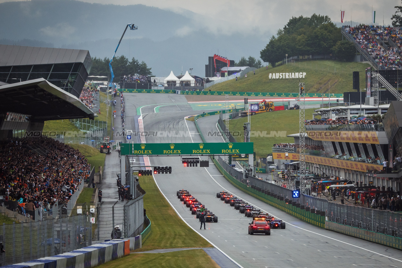 GP AUSTRIA, The partenza of the Sprint race.

01.07.2023. Formula 1 World Championship, Rd 10, Austrian Grand Prix, Spielberg, Austria, Sprint Day.

- www.xpbimages.com, EMail: requests@xpbimages.com © Copyright: Bearne / XPB Images