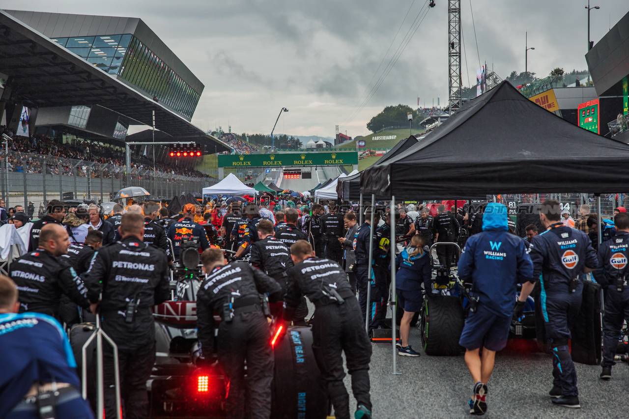 GP AUSTRIA, Williams Racing on the grid.

01.07.2023. Formula 1 World Championship, Rd 10, Austrian Grand Prix, Spielberg, Austria, Sprint Day.

- www.xpbimages.com, EMail: requests@xpbimages.com © Copyright: Bearne / XPB Images