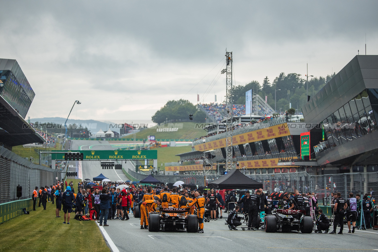GP AUSTRIA, The grid before the partenza of the race.

01.07.2023. Formula 1 World Championship, Rd 10, Austrian Grand Prix, Spielberg, Austria, Sprint Day.

- www.xpbimages.com, EMail: requests@xpbimages.com © Copyright: Bearne / XPB Images