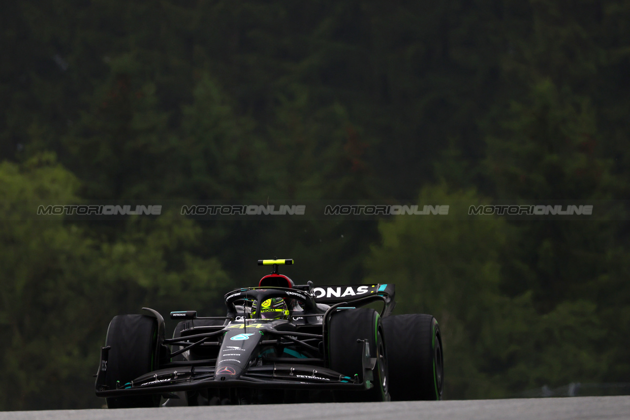 GP AUSTRIA, Lewis Hamilton (GBR) Mercedes AMG F1 W14.

01.07.2023. Formula 1 World Championship, Rd 10, Austrian Grand Prix, Spielberg, Austria, Sprint Day.

 - www.xpbimages.com, EMail: requests@xpbimages.com © Copyright: Coates / XPB Images