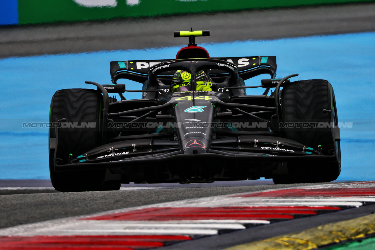 GP AUSTRIA, Lewis Hamilton (GBR) Mercedes AMG F1 W14.

01.07.2023. Formula 1 World Championship, Rd 10, Austrian Grand Prix, Spielberg, Austria, Sprint Day.

 - www.xpbimages.com, EMail: requests@xpbimages.com © Copyright: Coates / XPB Images