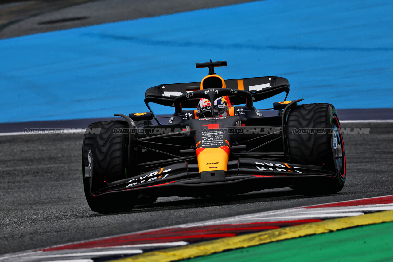 GP AUSTRIA, Max Verstappen (NLD) Red Bull Racing RB19.

01.07.2023. Formula 1 World Championship, Rd 10, Austrian Grand Prix, Spielberg, Austria, Sprint Day.

 - www.xpbimages.com, EMail: requests@xpbimages.com © Copyright: Coates / XPB Images