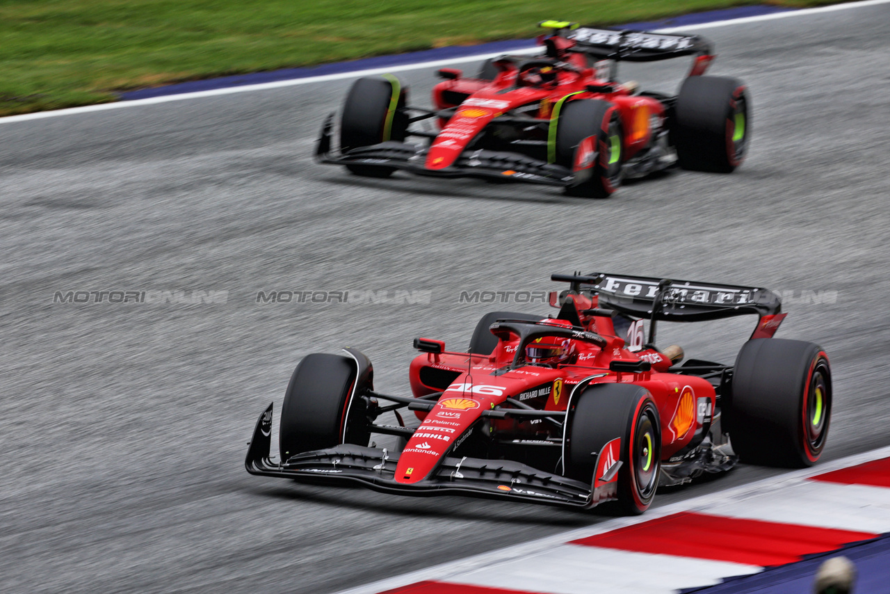 GP AUSTRIA, Charles Leclerc (MON) Ferrari SF-23 e Carlos Sainz Jr (ESP) Ferrari SF-23.

01.07.2023. Formula 1 World Championship, Rd 10, Austrian Grand Prix, Spielberg, Austria, Sprint Day.

- www.xpbimages.com, EMail: requests@xpbimages.com © Copyright: Batchelor / XPB Images