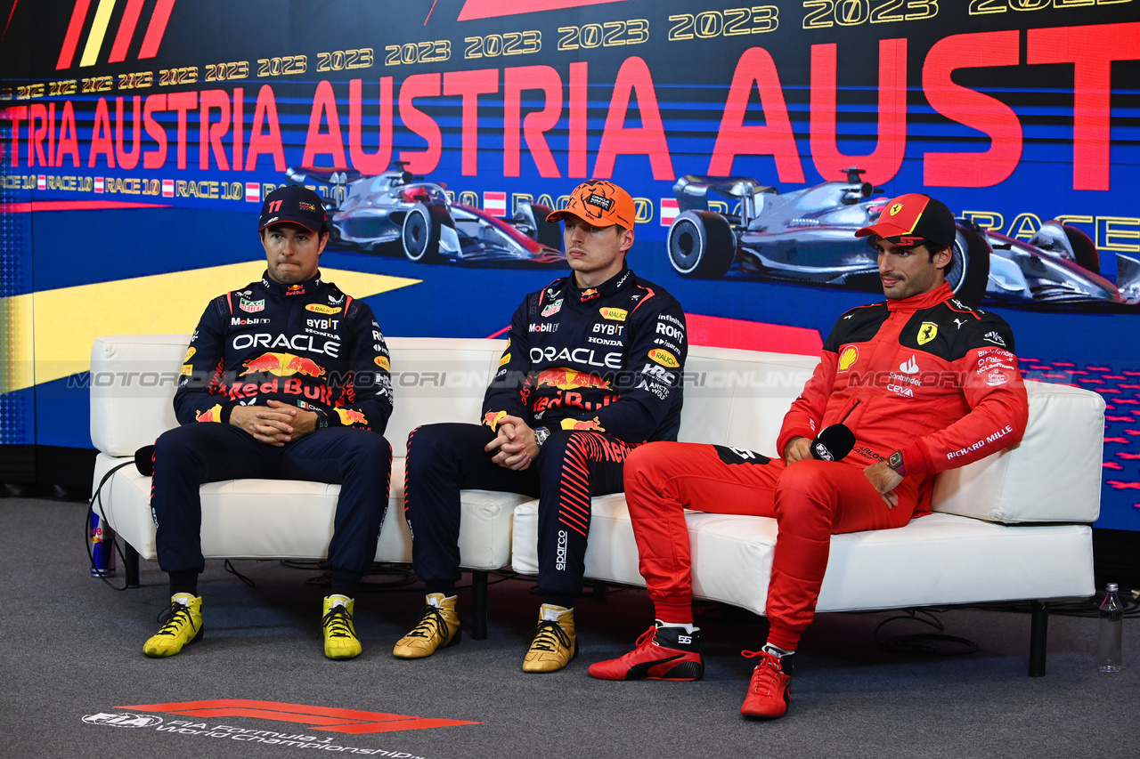 GP AUSTRIA, (L to R): Sergio Perez (MEX) Red Bull Racing; Max Verstappen (NLD) Red Bull Racing; e Carlos Sainz Jr (ESP) Ferrari, in the post Sprint FIA Press Conference.

01.07.2023. Formula 1 World Championship, Rd 10, Austrian Grand Prix, Spielberg, Austria, Sprint Day.

- www.xpbimages.com, EMail: requests@xpbimages.com © Copyright: XPB Images