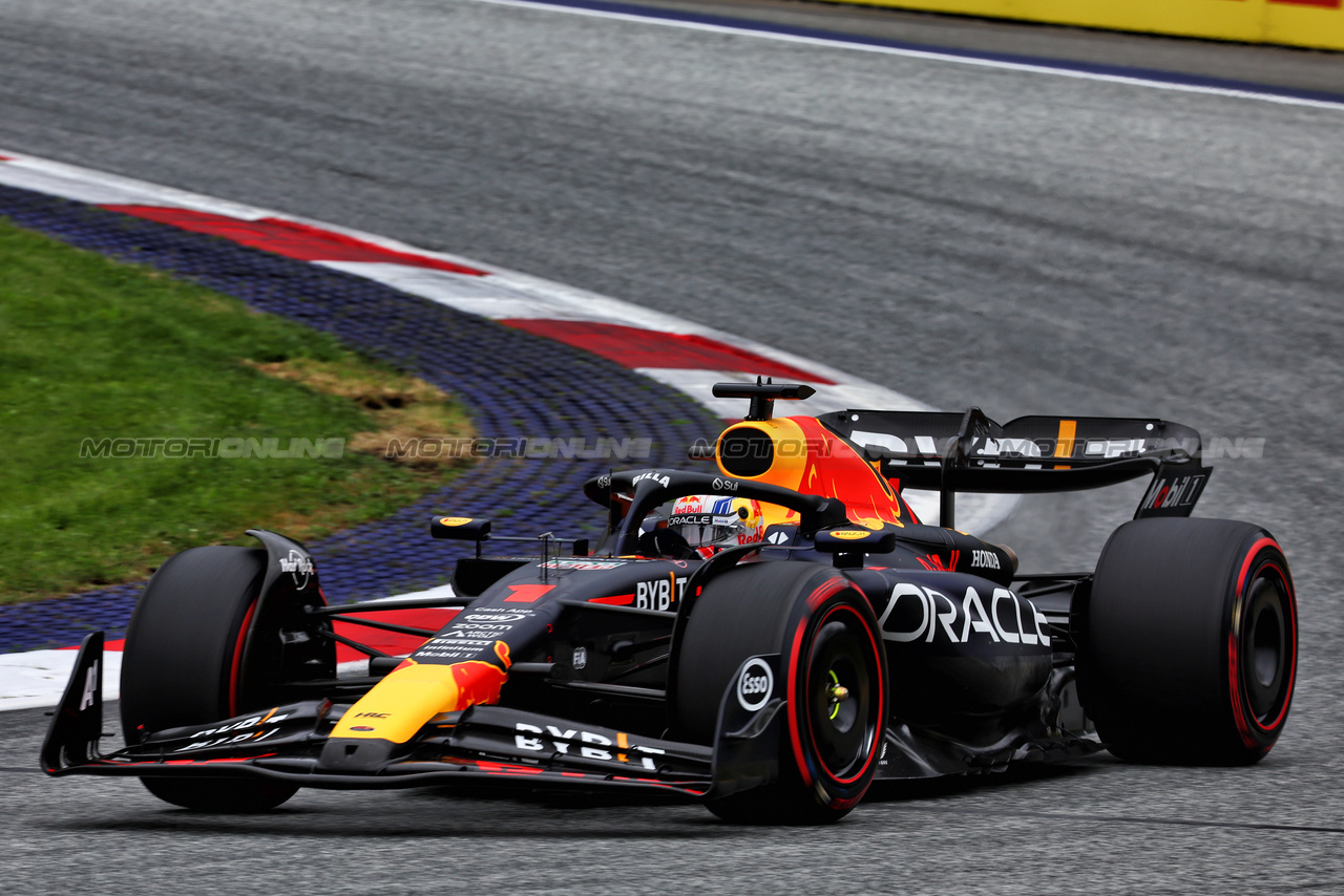 GP AUSTRIA, Max Verstappen (NLD) Red Bull Racing RB19.



01.07.2023. Formula 1 World Championship, Rd 10, Austrian Grand Prix, Spielberg, Austria, Sprint Day.

- www.xpbimages.com, EMail: requests@xpbimages.com © Copyright: Batchelor / XPB Images