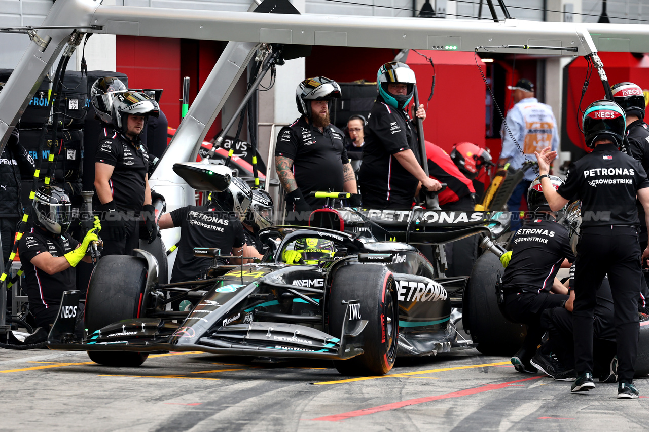 GP AUSTRIA, Lewis Hamilton (GBR) Mercedes AMG F1 W14 in the pits.

01.07.2023. Formula 1 World Championship, Rd 10, Austrian Grand Prix, Spielberg, Austria, Sprint Day.

- www.xpbimages.com, EMail: requests@xpbimages.com © Copyright: Moy / XPB Images