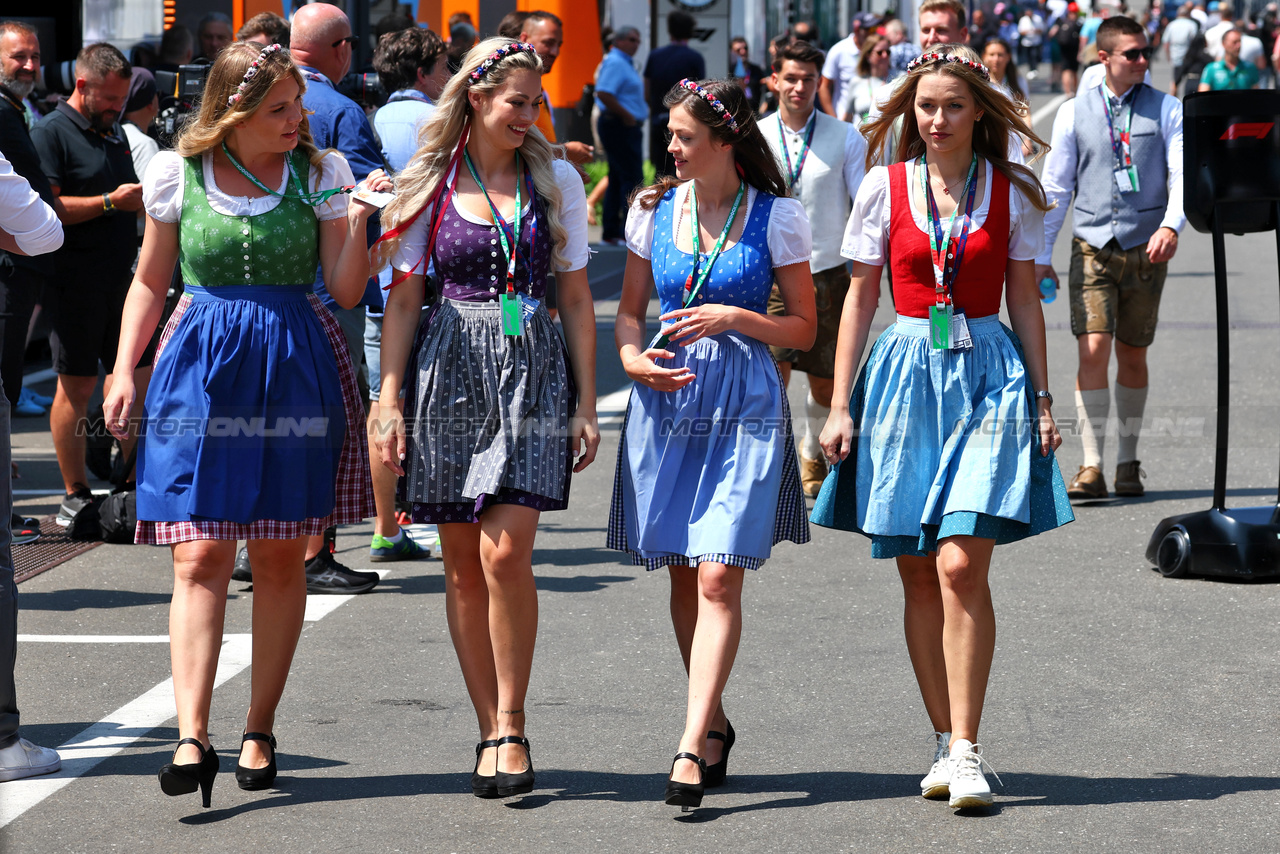 GP AUSTRIA, Paddock Atmosfera.

30.06.2023. Formula 1 World Championship, Rd 10, Austrian Grand Prix, Spielberg, Austria, Qualifiche Day.

 - www.xpbimages.com, EMail: requests@xpbimages.com © Copyright: Coates / XPB Images