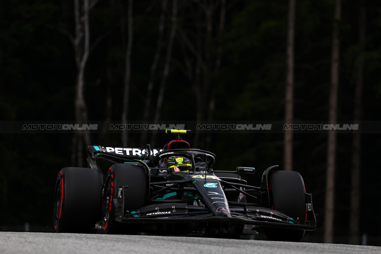 GP AUSTRIA, Lewis Hamilton (GBR) Mercedes AMG F1 W14.

30.06.2023. Formula 1 World Championship, Rd 10, Austrian Grand Prix, Spielberg, Austria, Qualifiche Day.

 - www.xpbimages.com, EMail: requests@xpbimages.com © Copyright: Coates / XPB Images