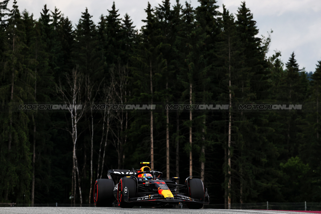 GP AUSTRIA, Sergio Perez (MEX) Red Bull Racing RB19.

30.06.2023. Formula 1 World Championship, Rd 10, Austrian Grand Prix, Spielberg, Austria, Qualifiche Day.

 - www.xpbimages.com, EMail: requests@xpbimages.com © Copyright: Coates / XPB Images