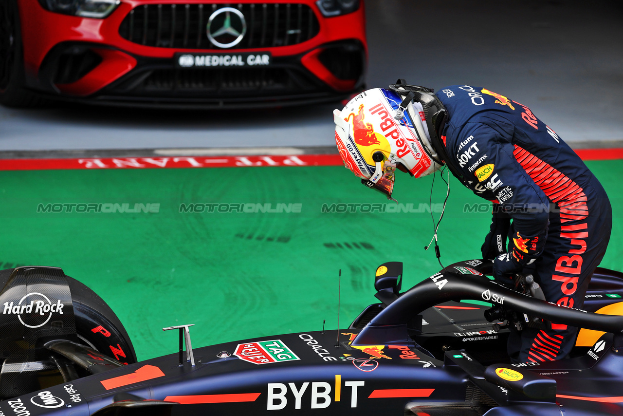 GP AUSTRIA, Pole sitter Max Verstappen (NLD) Red Bull Racing RB19 in qualifying parc ferme.

30.06.2023. Formula 1 World Championship, Rd 10, Austrian Grand Prix, Spielberg, Austria, Qualifiche Day.

- www.xpbimages.com, EMail: requests@xpbimages.com © Copyright: Batchelor / XPB Images