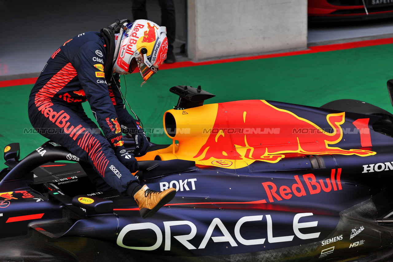 GP AUSTRIA, Pole sitter Max Verstappen (NLD) Red Bull Racing RB19 in qualifying parc ferme.

30.06.2023. Formula 1 World Championship, Rd 10, Austrian Grand Prix, Spielberg, Austria, Qualifiche Day.

- www.xpbimages.com, EMail: requests@xpbimages.com © Copyright: Batchelor / XPB Images