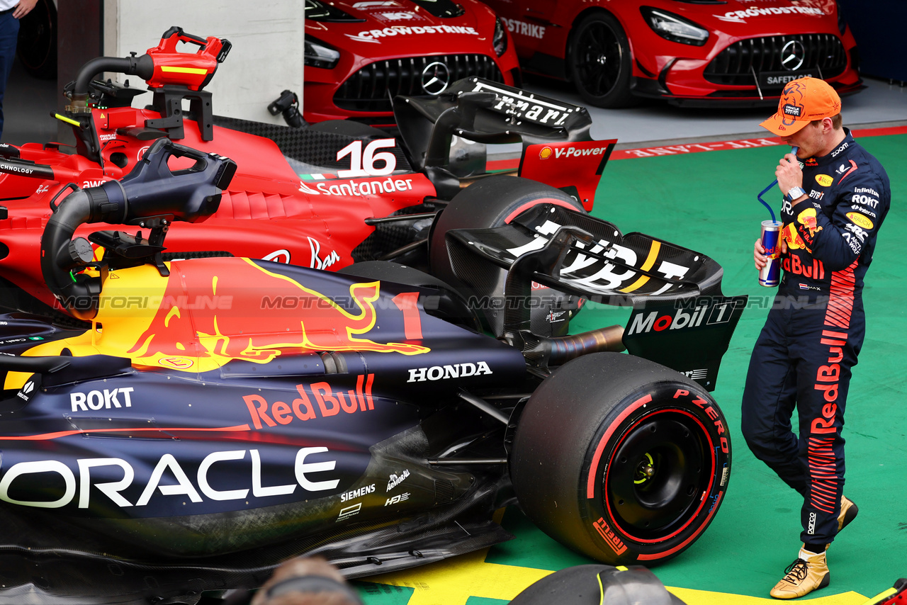 GP AUSTRIA, Pole sitter Max Verstappen (NLD) Red Bull Racing RB19 in qualifying parc ferme.

30.06.2023. Formula 1 World Championship, Rd 10, Austrian Grand Prix, Spielberg, Austria, Qualifiche Day.

- www.xpbimages.com, EMail: requests@xpbimages.com © Copyright: Batchelor / XPB Images