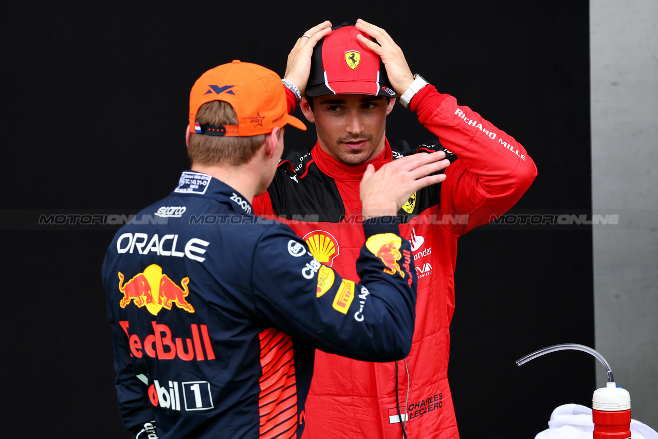 GP AUSTRIA, (L to R): Max Verstappen (NLD) Red Bull Racing e Charles Leclerc (MON) Ferrari in qualifying parc ferme.

30.06.2023. Formula 1 World Championship, Rd 10, Austrian Grand Prix, Spielberg, Austria, Qualifiche Day.

- www.xpbimages.com, EMail: requests@xpbimages.com © Copyright: Batchelor / XPB Images