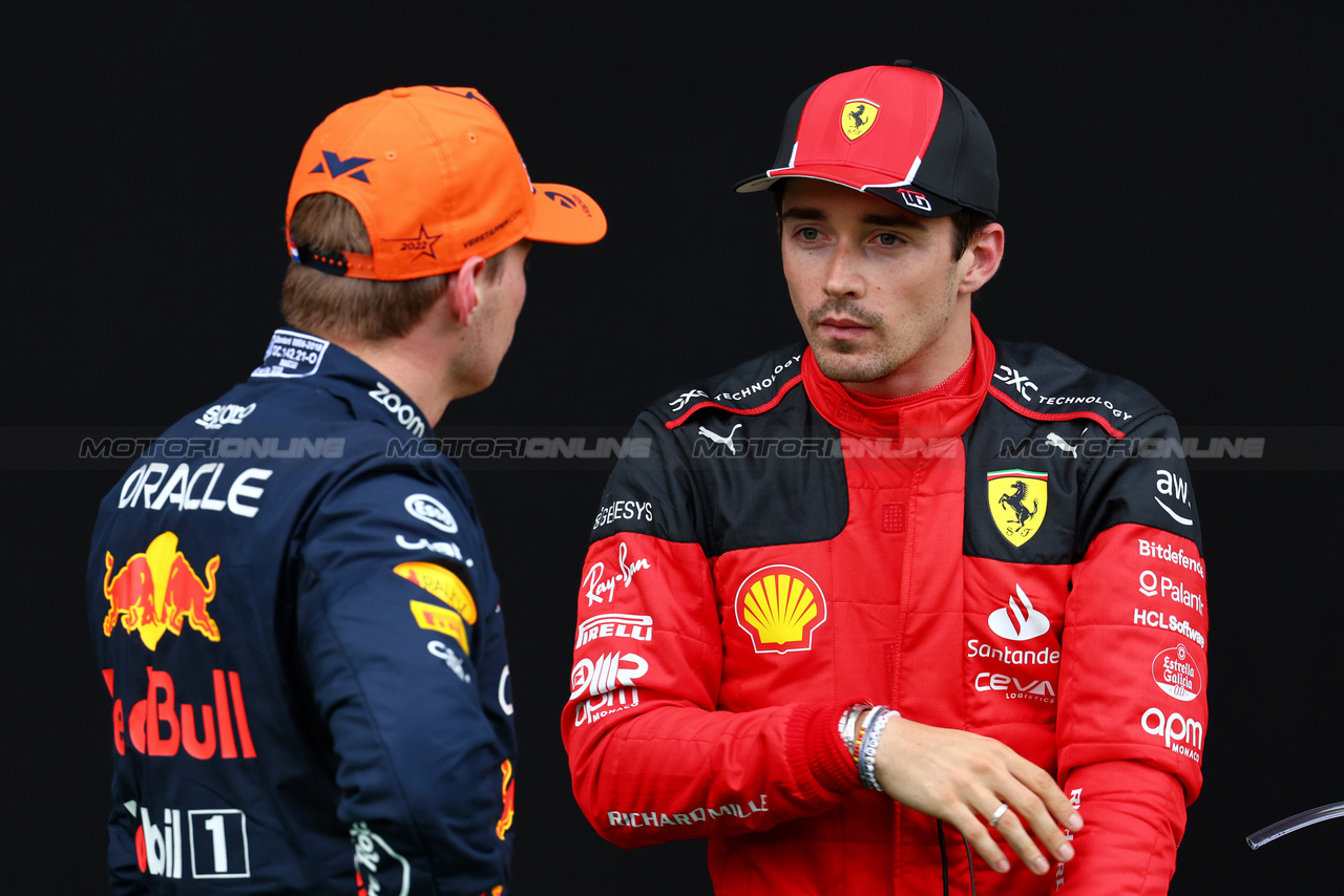 GP AUSTRIA, (L to R): Max Verstappen (NLD) Red Bull Racing e Charles Leclerc (MON) Ferrari in qualifying parc ferme.

30.06.2023. Formula 1 World Championship, Rd 10, Austrian Grand Prix, Spielberg, Austria, Qualifiche Day.

- www.xpbimages.com, EMail: requests@xpbimages.com © Copyright: Batchelor / XPB Images