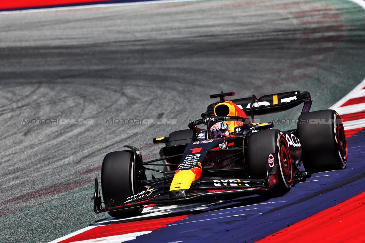 GP AUSTRIA, Max Verstappen (NLD) Red Bull Racing RB19.

30.06.2023. Formula 1 World Championship, Rd 10, Austrian Grand Prix, Spielberg, Austria, Qualifiche Day.

- www.xpbimages.com, EMail: requests@xpbimages.com © Copyright: Moy / XPB Images