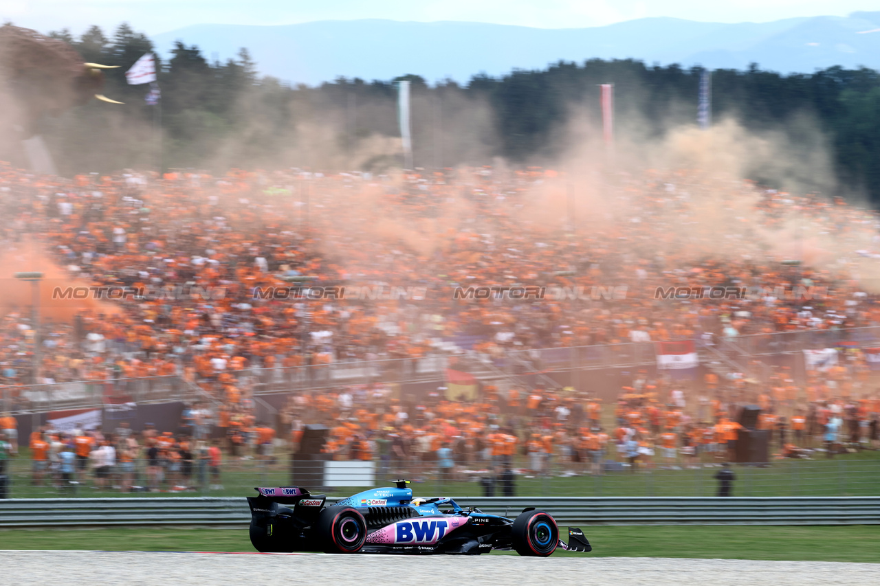 GP AUSTRIA, Pierre Gasly (FRA) Alpine F1 Team A523 passes fans in the grandstand with flares being set off.

30.06.2023. Formula 1 World Championship, Rd 10, Austrian Grand Prix, Spielberg, Austria, Qualifiche Day.

- www.xpbimages.com, EMail: requests@xpbimages.com © Copyright: Moy / XPB Images