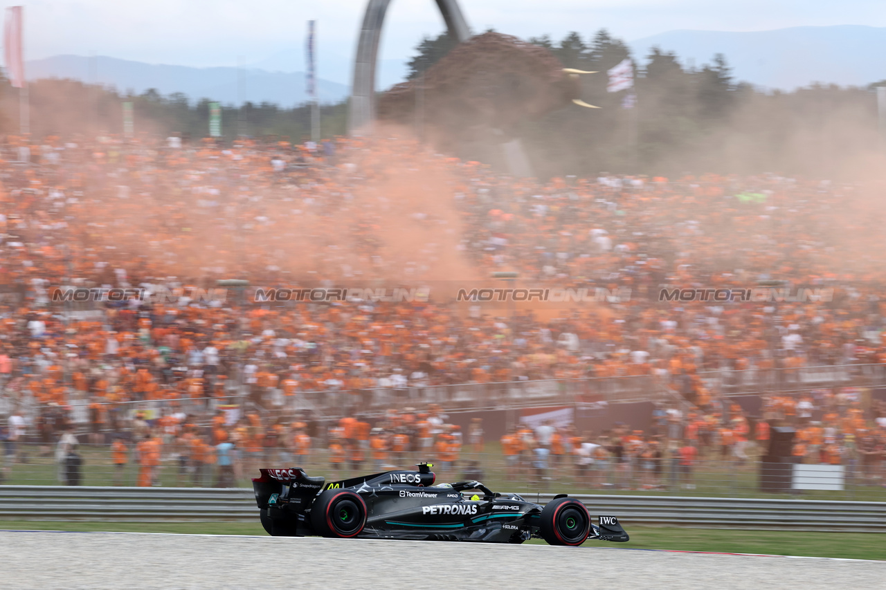 GP AUSTRIA, Lewis Hamilton (GBR) Mercedes AMG F1 W14 passes fans in the grandstand with flares being set off.

30.06.2023. Formula 1 World Championship, Rd 10, Austrian Grand Prix, Spielberg, Austria, Qualifiche Day.

- www.xpbimages.com, EMail: requests@xpbimages.com © Copyright: Moy / XPB Images