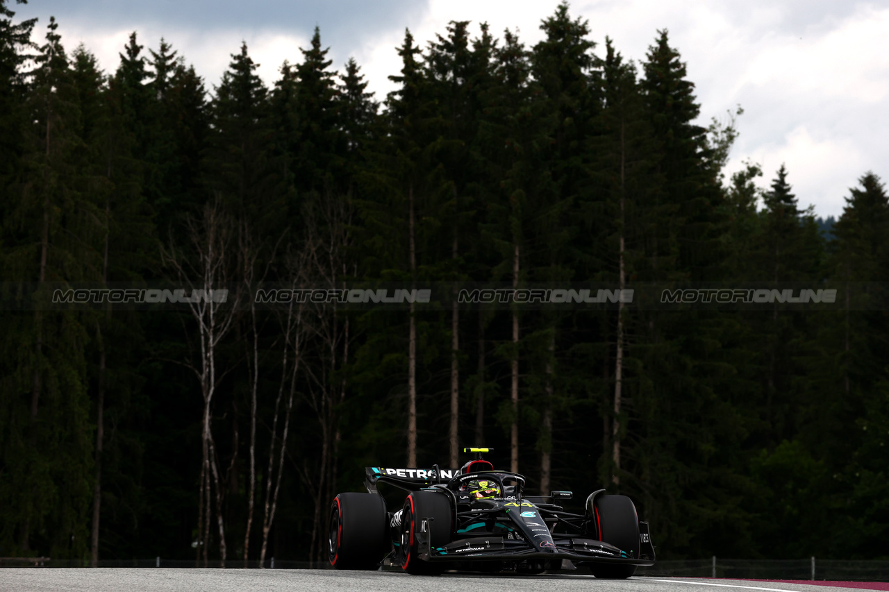 GP AUSTRIA, Lewis Hamilton (GBR) Mercedes AMG F1 W14.

30.06.2023. Formula 1 World Championship, Rd 10, Austrian Grand Prix, Spielberg, Austria, Qualifiche Day.

 - www.xpbimages.com, EMail: requests@xpbimages.com © Copyright: Coates / XPB Images