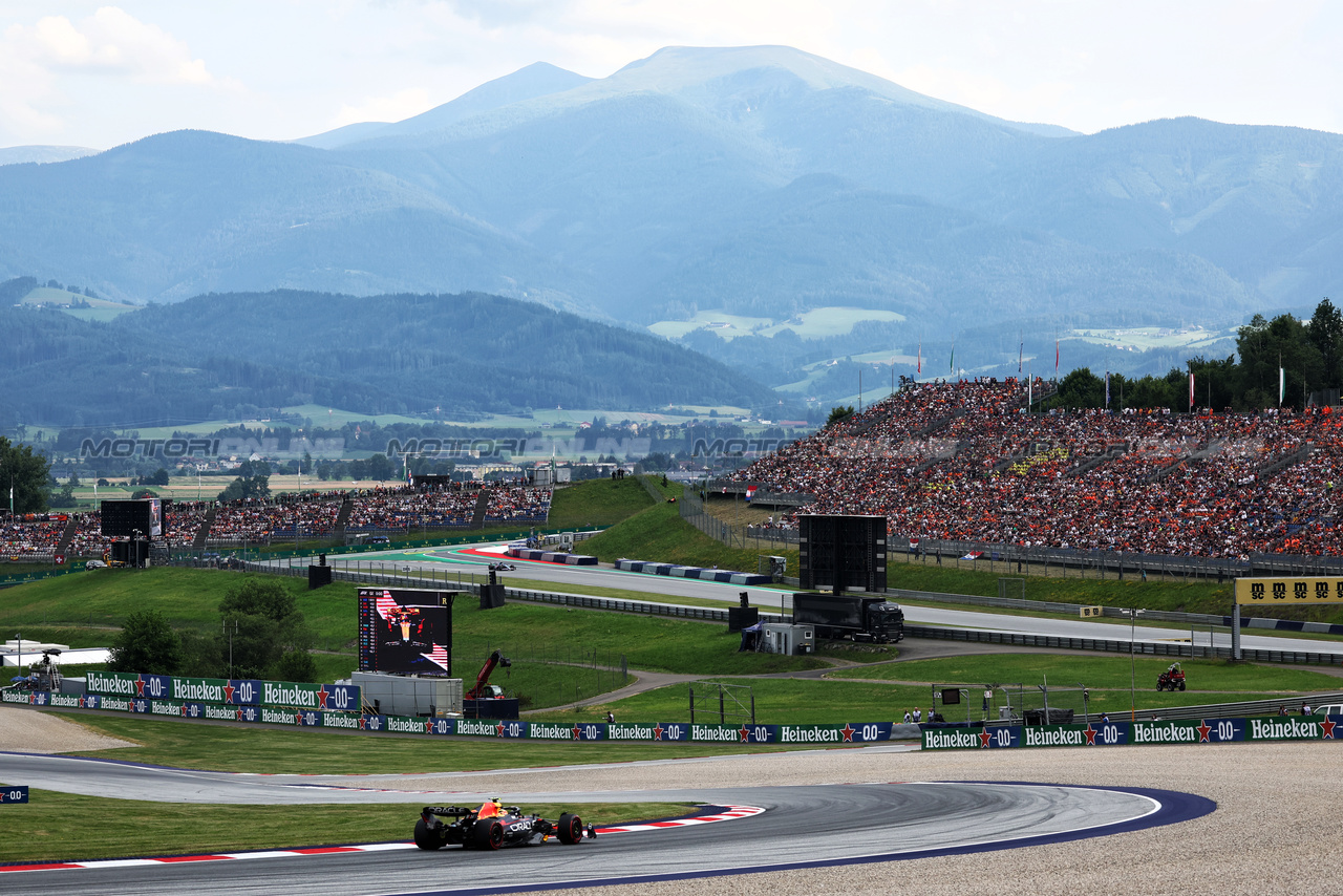 GP AUSTRIA, Sergio Perez (MEX) Red Bull Racing RB19.

30.06.2023. Formula 1 World Championship, Rd 10, Austrian Grand Prix, Spielberg, Austria, Qualifiche Day.

- www.xpbimages.com, EMail: requests@xpbimages.com © Copyright: Moy / XPB Images
