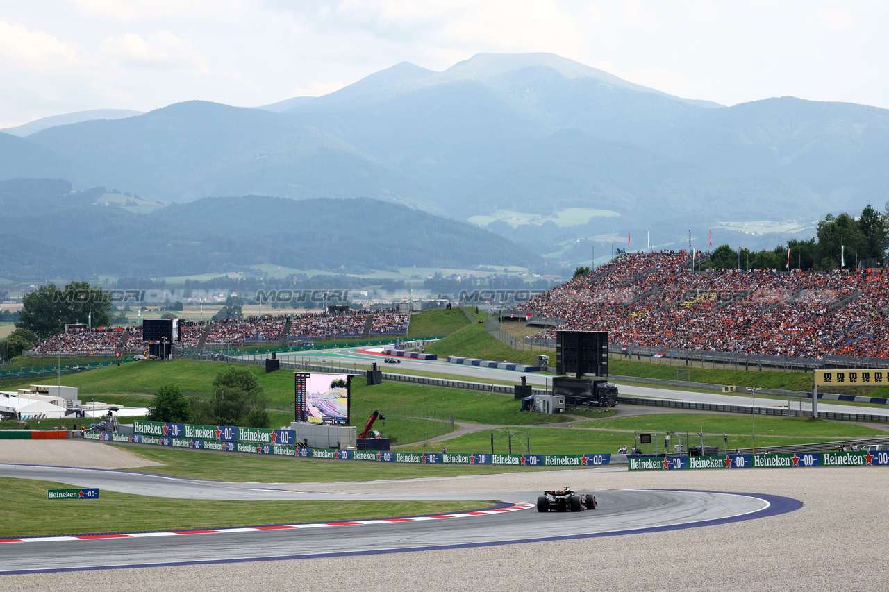 GP AUSTRIA, Sergio Perez (MEX) Red Bull Racing RB19.

30.06.2023. Formula 1 World Championship, Rd 10, Austrian Grand Prix, Spielberg, Austria, Qualifiche Day.

- www.xpbimages.com, EMail: requests@xpbimages.com © Copyright: Moy / XPB Images