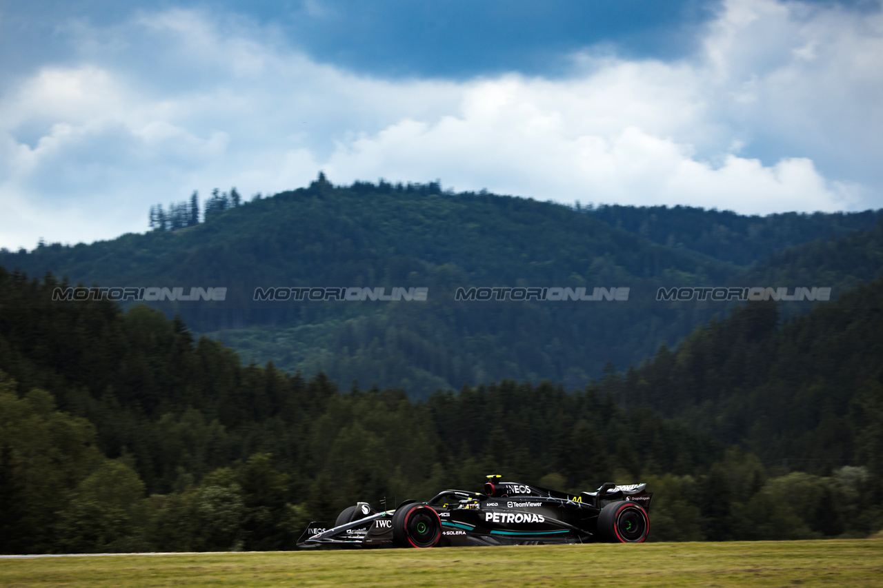 GP AUSTRIA, Lewis Hamilton (GBR) Mercedes AMG F1 W14.

30.06.2023. Formula 1 World Championship, Rd 10, Austrian Grand Prix, Spielberg, Austria, Qualifiche Day.

- www.xpbimages.com, EMail: requests@xpbimages.com © Copyright: Bearne / XPB Images