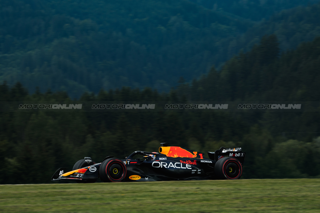 GP AUSTRIA, Max Verstappen (NLD) Red Bull Racing RB19.

30.06.2023. Formula 1 World Championship, Rd 10, Austrian Grand Prix, Spielberg, Austria, Qualifiche Day.

- www.xpbimages.com, EMail: requests@xpbimages.com © Copyright: Bearne / XPB Images