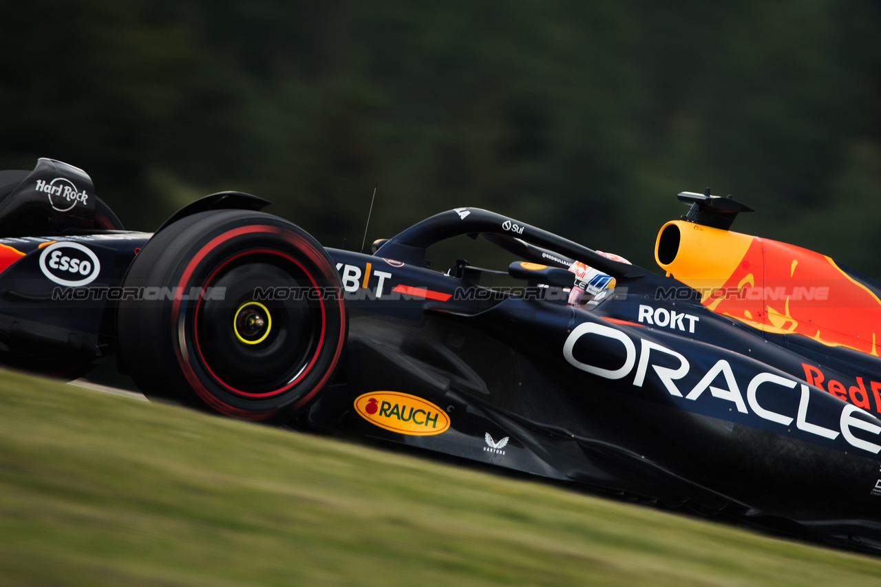 GP AUSTRIA, Max Verstappen (NLD) Red Bull Racing RB19.

30.06.2023. Formula 1 World Championship, Rd 10, Austrian Grand Prix, Spielberg, Austria, Qualifiche Day.

- www.xpbimages.com, EMail: requests@xpbimages.com © Copyright: Bearne / XPB Images