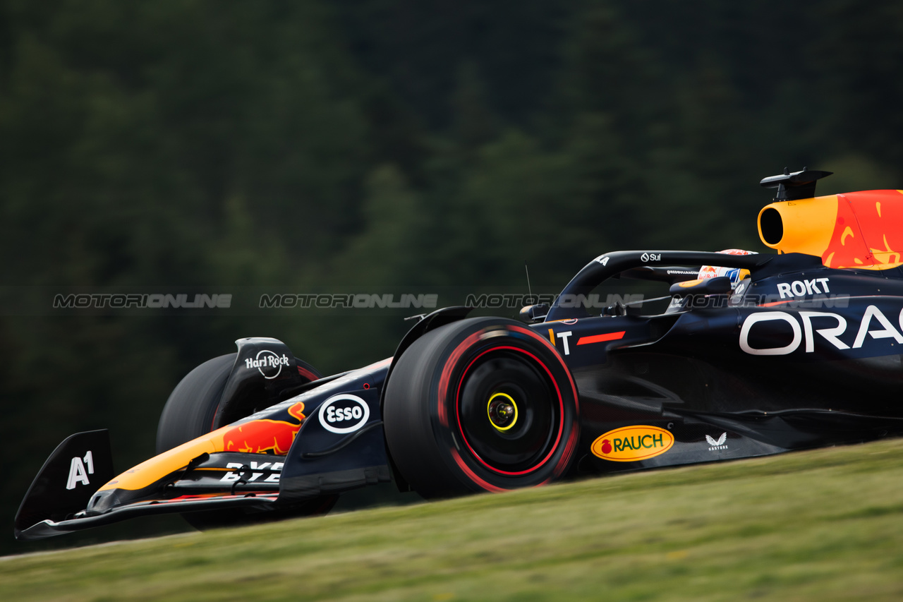 GP AUSTRIA, Max Verstappen (NLD) Red Bull Racing RB19.

30.06.2023. Formula 1 World Championship, Rd 10, Austrian Grand Prix, Spielberg, Austria, Qualifiche Day.

- www.xpbimages.com, EMail: requests@xpbimages.com © Copyright: Bearne / XPB Images