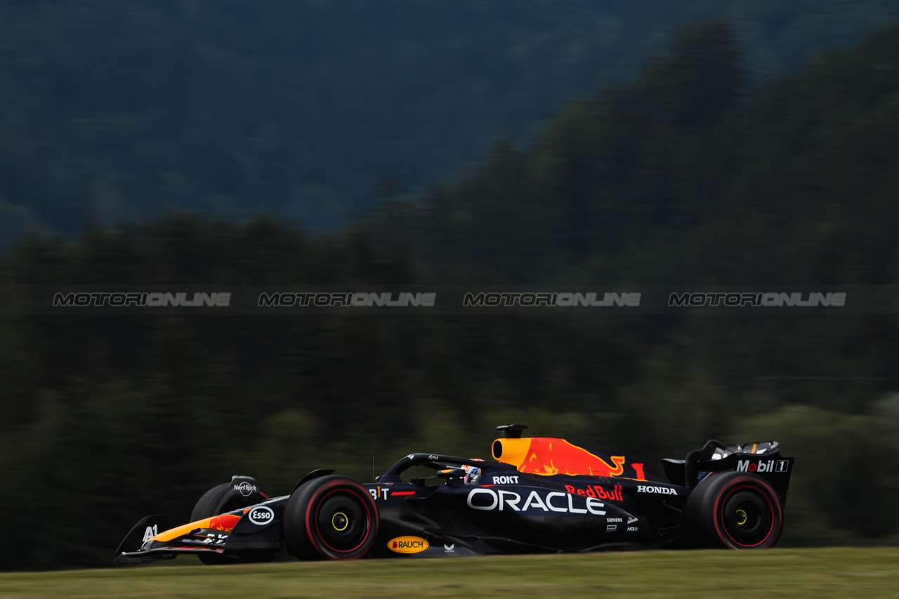 GP AUSTRIA, Max Verstappen (NLD) Red Bull Racing RB19.

30.06.2023. Formula 1 World Championship, Rd 10, Austrian Grand Prix, Spielberg, Austria, Qualifiche Day.

- www.xpbimages.com, EMail: requests@xpbimages.com © Copyright: Bearne / XPB Images