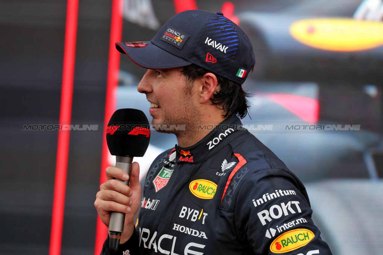 GP AZERBAIJAN, Gara winner Sergio Perez (MEX) Red Bull Racing in parc ferme.

30.04.2023. Formula 1 World Championship, Rd 4, Azerbaijan Grand Prix, Baku Street Circuit, Azerbaijan, Gara Day.

- www.xpbimages.com, EMail: requests@xpbimages.com ¬© Copyright: Bearne / XPB Images