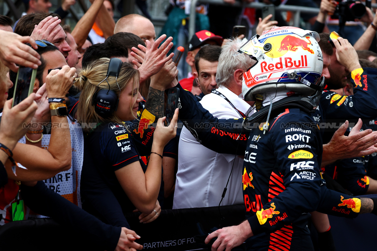GP AZERBAIJAN, Max Verstappen (NLD) Red Bull Racing celebrates his second position in parc ferme with the team.

30.04.2023. Formula 1 World Championship, Rd 4, Azerbaijan Grand Prix, Baku Street Circuit, Azerbaijan, Gara Day.

 - www.xpbimages.com, EMail: requests@xpbimages.com ¬© Copyright: Coates / XPB Images