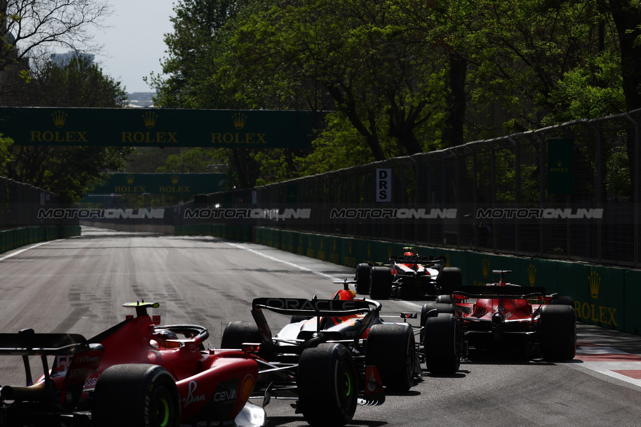 GP AZERBAIJAN, Sergio Perez (MEX) Red Bull Racing RB19 davanti a Charles Leclerc (MON) Ferrari SF-23; Max Verstappen (NLD) Red Bull Racing RB19 e Carlos Sainz Jr (ESP) Ferrari SF-23.

30.04.2023. Formula 1 World Championship, Rd 4, Azerbaijan Grand Prix, Baku Street Circuit, Azerbaijan, Gara Day.

 - www.xpbimages.com, EMail: requests@xpbimages.com ¬© Copyright: Coates / XPB Images