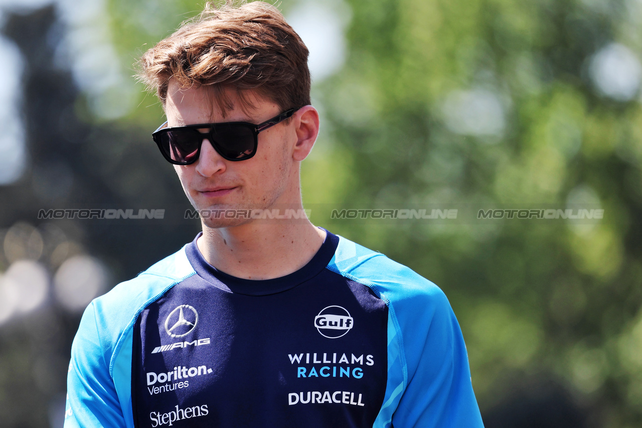 GP AZERBAIJAN, Logan Sargeant (USA) Williams Racing walks the circuit.

27.04.2023. Formula 1 World Championship, Rd 4, Azerbaijan Grand Prix, Baku Street Circuit, Azerbaijan, Preparation Day.

- www.xpbimages.com, EMail: requests@xpbimages.com ¬© Copyright: Bearne / XPB Images