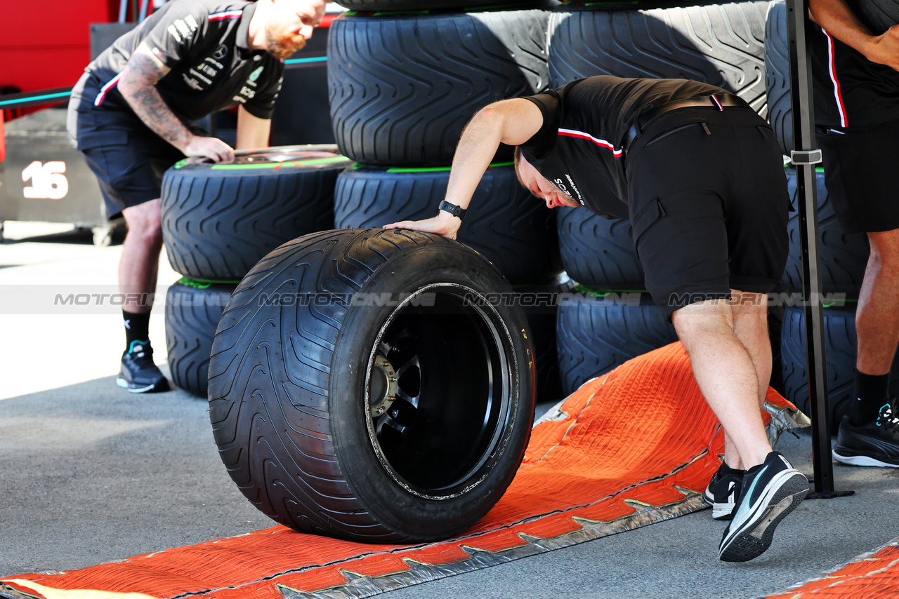 GP AZERBAIJAN, Mercedes AMG F1 meccanici with intermediate Pirelli tyres.

27.04.2023. Formula 1 World Championship, Rd 4, Azerbaijan Grand Prix, Baku Street Circuit, Azerbaijan, Preparation Day.

- www.xpbimages.com, EMail: requests@xpbimages.com ¬© Copyright: Batchelor / XPB Images