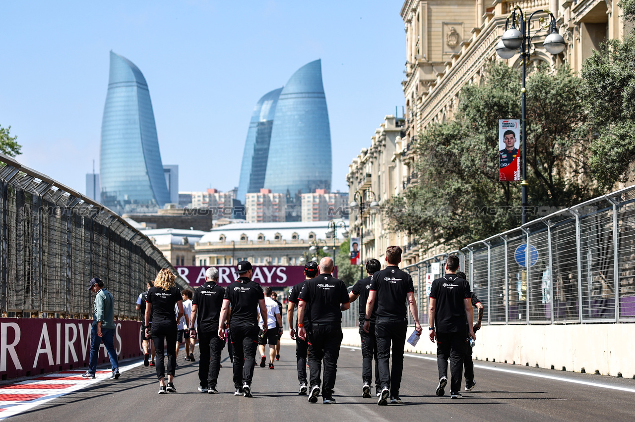 GP AZERBAIJAN, Guanyu Zhou (CHI), Alfa Romeo Racing 
27.04.2023. Formula 1 World Championship, Rd 4, Azerbaijan Grand Prix, Baku Street Circuit, Azerbaijan, Preparation Day.
- www.xpbimages.com, EMail: requests@xpbimages.com ¬© Copyright: Charniaux / XPB Images