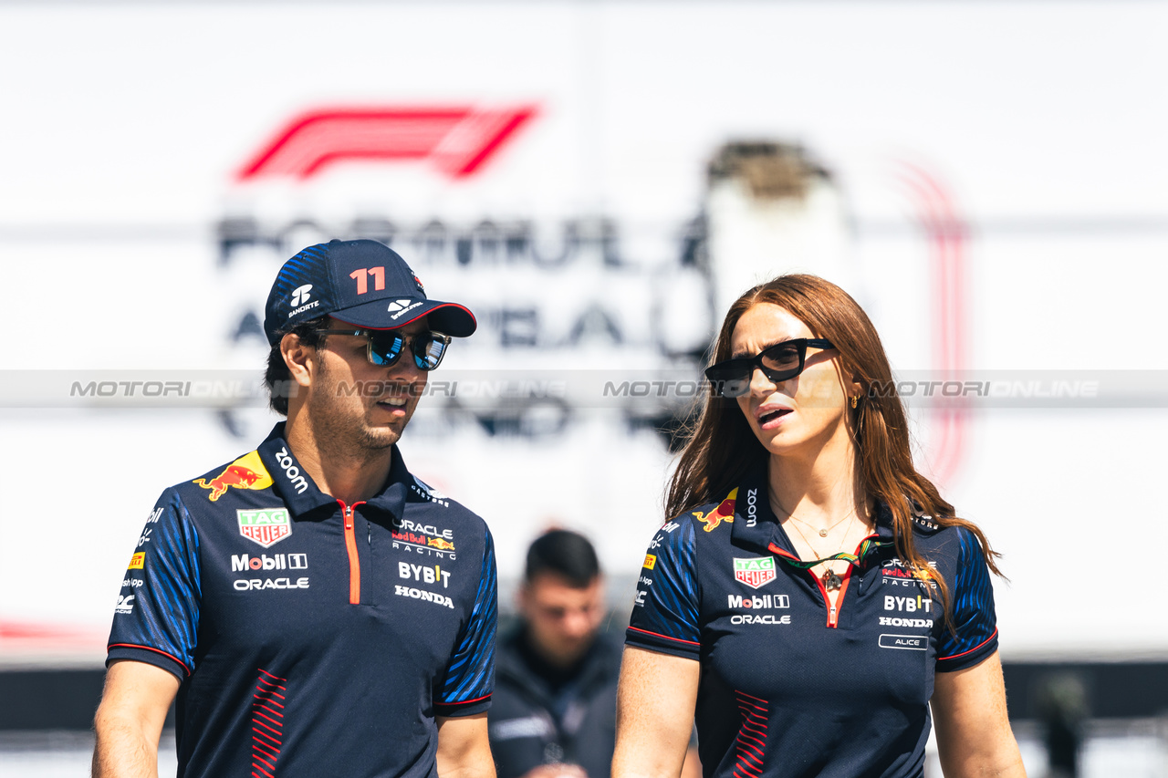 GP AZERBAIJAN, (L to R): Sergio Perez (MEX) Red Bull Racing with Alice Hedworth (GBR) Red Bull Racing Communications Manager.

27.04.2023. Formula 1 World Championship, Rd 4, Azerbaijan Grand Prix, Baku Street Circuit, Azerbaijan, Preparation Day.

- www.xpbimages.com, EMail: requests@xpbimages.com ¬© Copyright: Bearne / XPB Images