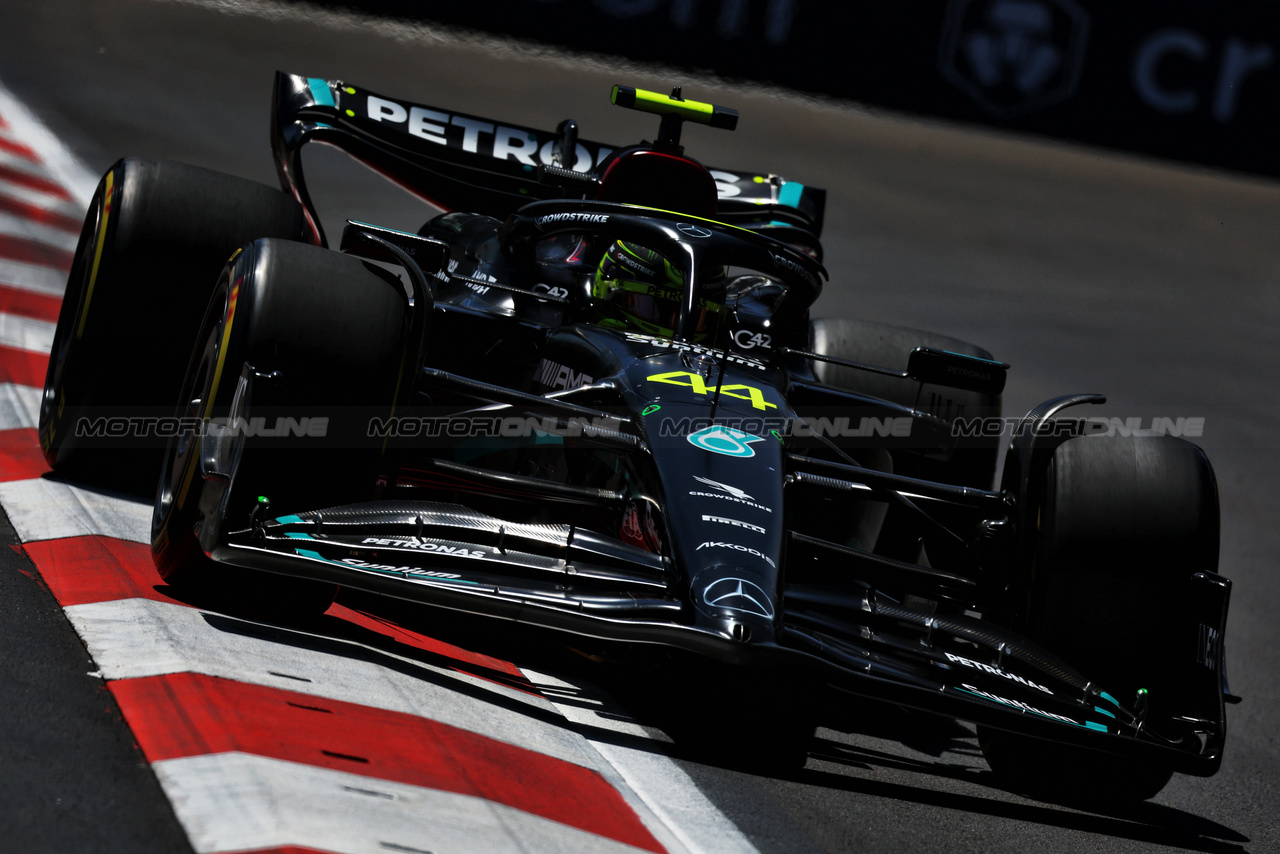 GP AZERBAIJAN, Lewis Hamilton (GBR) Mercedes AMG F1 W14.

29.04.2023. Formula 1 World Championship, Rd 4, Azerbaijan Grand Prix, Baku Street Circuit, Azerbaijan, Sprint Day.

 - www.xpbimages.com, EMail: requests@xpbimages.com ¬© Copyright: Coates / XPB Images