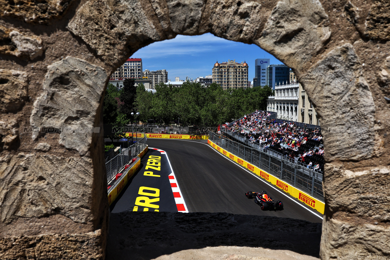GP AZERBAIJAN, Max Verstappen (NLD) Red Bull Racing RB19.

29.04.2023. Formula 1 World Championship, Rd 4, Azerbaijan Grand Prix, Baku Street Circuit, Azerbaijan, Sprint Day.

- www.xpbimages.com, EMail: requests@xpbimages.com ¬© Copyright: Batchelor / XPB Images