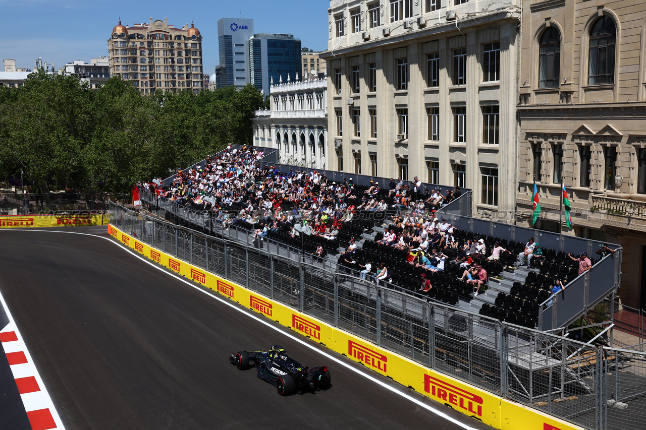 GP AZERBAIJAN, Lewis Hamilton (GBR) Mercedes AMG F1 W14.

29.04.2023. Formula 1 World Championship, Rd 4, Azerbaijan Grand Prix, Baku Street Circuit, Azerbaijan, Sprint Day.

- www.xpbimages.com, EMail: requests@xpbimages.com ¬© Copyright: Batchelor / XPB Images