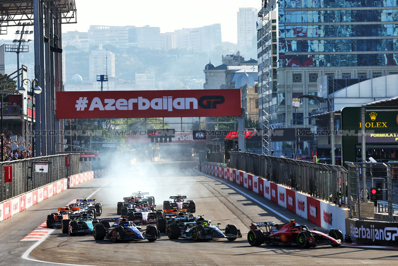 GP AZERBAIJAN, Carlos Sainz Jr (ESP) Ferrari SF-23 at the partenza of the Sprint race.

29.04.2023. Formula 1 World Championship, Rd 4, Azerbaijan Grand Prix, Baku Street Circuit, Azerbaijan, Sprint Day.

- www.xpbimages.com, EMail: requests@xpbimages.com ¬© Copyright: Batchelor / XPB Images
