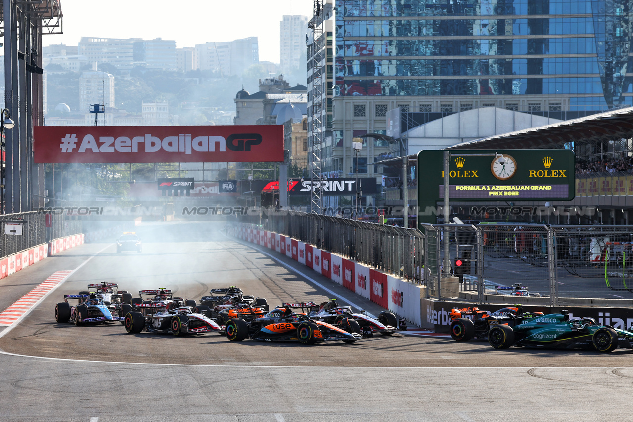 GP AZERBAIJAN, Oscar Piastri (AUS) McLaren MCL60 at the partenza of the Sprint race.

29.04.2023. Formula 1 World Championship, Rd 4, Azerbaijan Grand Prix, Baku Street Circuit, Azerbaijan, Sprint Day.

- www.xpbimages.com, EMail: requests@xpbimages.com ¬© Copyright: Batchelor / XPB Images