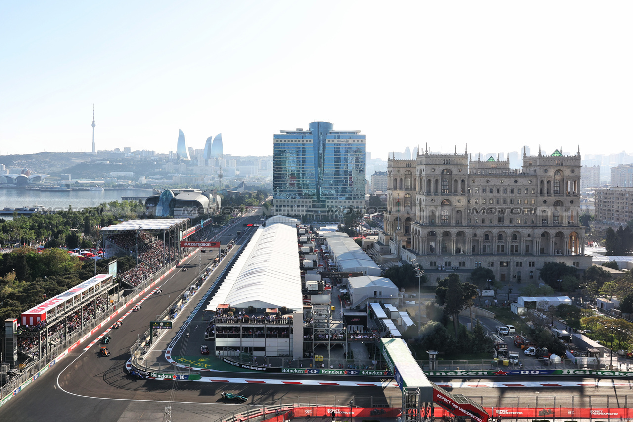 GP AZERBAIJAN, Fernando Alonso (ESP) Aston Martin F1 Team AMR23.

29.04.2023. Formula 1 World Championship, Rd 4, Azerbaijan Grand Prix, Baku Street Circuit, Azerbaijan, Sprint Day.

- www.xpbimages.com, EMail: requests@xpbimages.com ¬© Copyright: Bearne / XPB Images