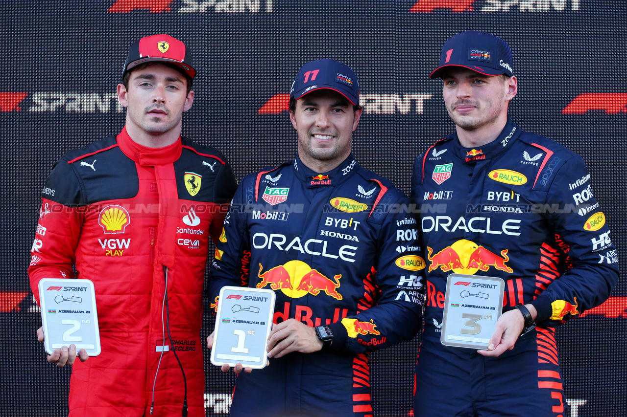 GP AZERBAIJAN, Sprint race top three in parc ferme (L to R): Charles Leclerc (MON) Ferrari, second; Sergio Perez (MEX) Red Bull Racing, winner; Max Verstappen (NLD) Red Bull Racing, third.

29.04.2023. Formula 1 World Championship, Rd 4, Azerbaijan Grand Prix, Baku Street Circuit, Azerbaijan, Sprint Day.

- www.xpbimages.com, EMail: requests@xpbimages.com ¬© Copyright: Batchelor / XPB Images