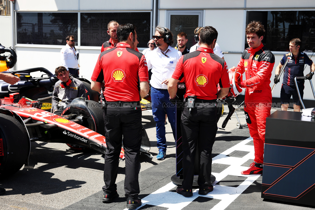 GP AZERBAIJAN, Sprint Shootout winner Charles Leclerc (MON) Ferrari SF-23 in parc ferme with a broken front wing.

29.04.2023. Formula 1 World Championship, Rd 4, Azerbaijan Grand Prix, Baku Street Circuit, Azerbaijan, Sprint Day.

- www.xpbimages.com, EMail: requests@xpbimages.com ¬© Copyright: Bearne / XPB Images