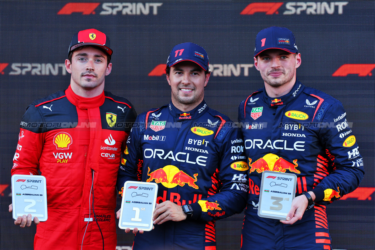 GP AZERBAIJAN, Sprint race top three in parc ferme (L to R): Charles Leclerc (MON) Ferrari, second; Sergio Perez (MEX) Red Bull Racing, winner; Max Verstappen (NLD) Red Bull Racing, third.

29.04.2023. Formula 1 World Championship, Rd 4, Azerbaijan Grand Prix, Baku Street Circuit, Azerbaijan, Sprint Day.

- www.xpbimages.com, EMail: requests@xpbimages.com ¬© Copyright: Batchelor / XPB Images