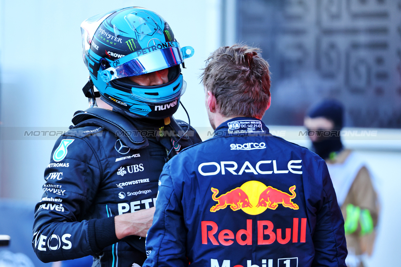 GP AZERBAIJAN, (L to R): George Russell (GBR) Mercedes AMG F1 e Max Verstappen (NLD) Red Bull Racing discuss the Sprint race in parc ferme.

29.04.2023. Formula 1 World Championship, Rd 4, Azerbaijan Grand Prix, Baku Street Circuit, Azerbaijan, Sprint Day.

- www.xpbimages.com, EMail: requests@xpbimages.com ¬© Copyright: Batchelor / XPB Images