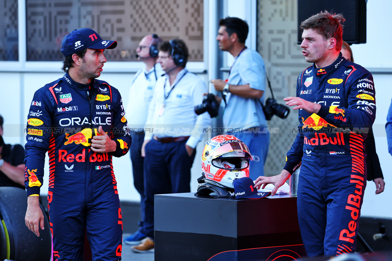 GP AZERBAIJAN, (L to R): Sprint winner Sergio Perez (MEX) Red Bull Racing with team mate Max Verstappen (NLD) Red Bull Racing in parc ferme.

29.04.2023. Formula 1 World Championship, Rd 4, Azerbaijan Grand Prix, Baku Street Circuit, Azerbaijan, Sprint Day.

- www.xpbimages.com, EMail: requests@xpbimages.com ¬© Copyright: Batchelor / XPB Images